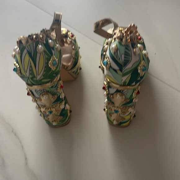 Woman shoes - Picture 3 of 5